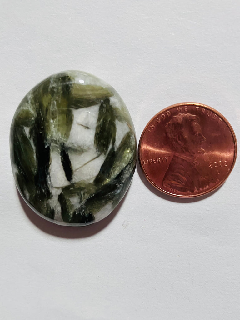 V 1035 Green Mica & Albite Pendent