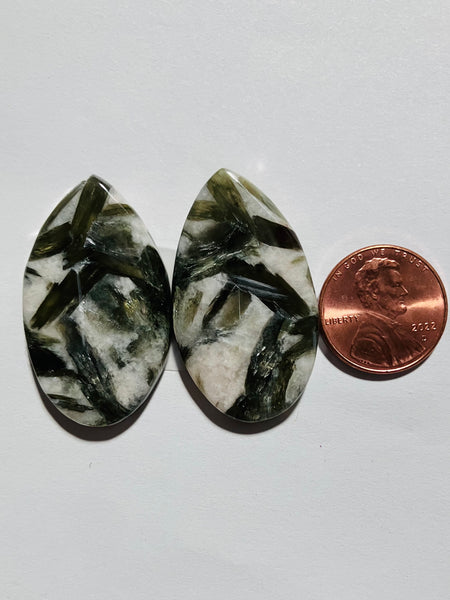 V 1036 Green Mica & Albite Pair