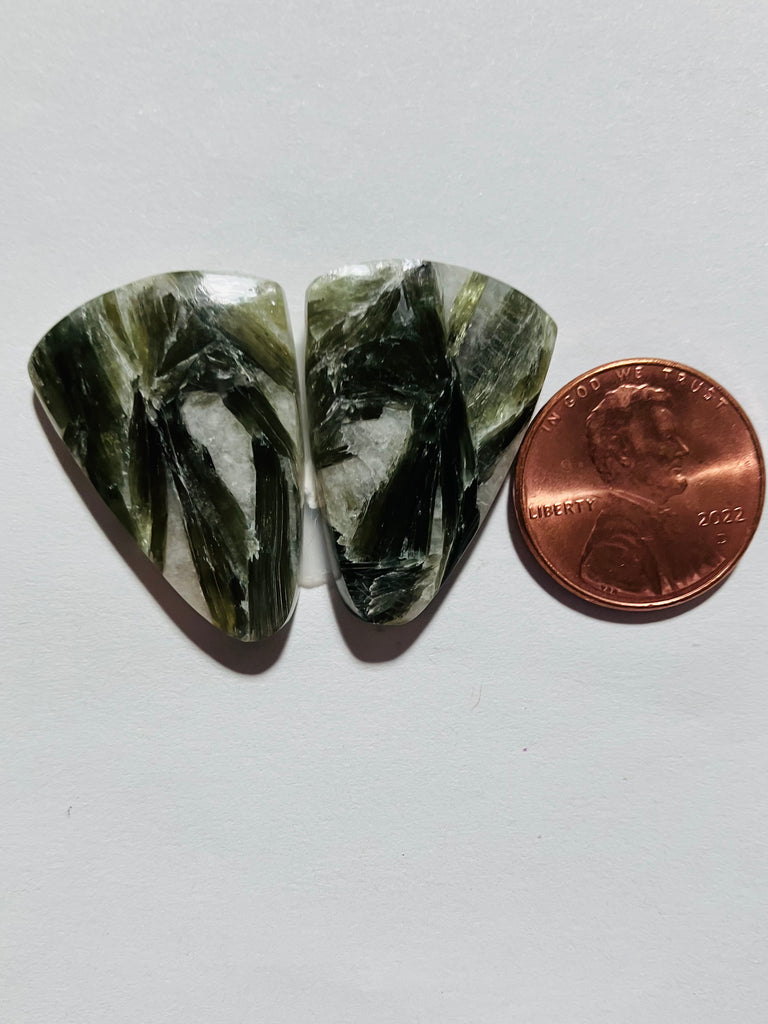 V 1037 Green Mica & Albite Pair
