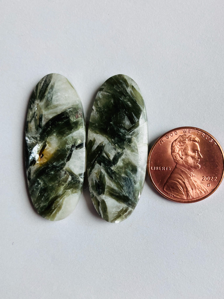 V 1049 Green Mica & Albite